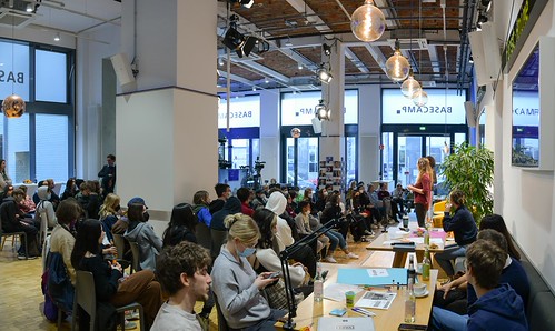 Foto 66 von 121: BASECAMP Themenwoche: „WAKE UP!“ Cybermobbing Workshop (29.10.2021)