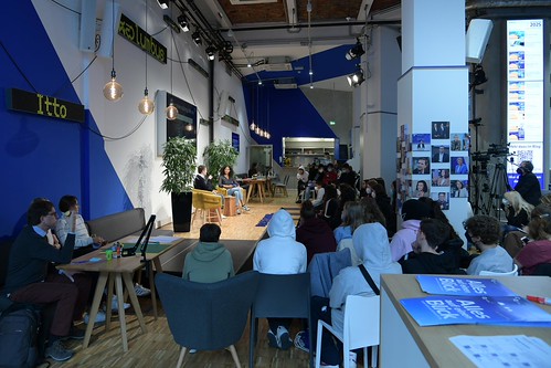 Foto 42 von 121: BASECAMP Themenwoche: „WAKE UP!“ Cybermobbing Workshop (29.10.2021)