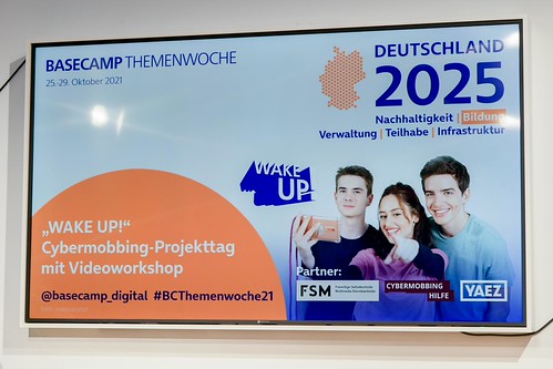 Foto 1 von 121: BASECAMP Themenwoche: „WAKE UP!“ Cybermobbing Workshop (29.10.2021)
