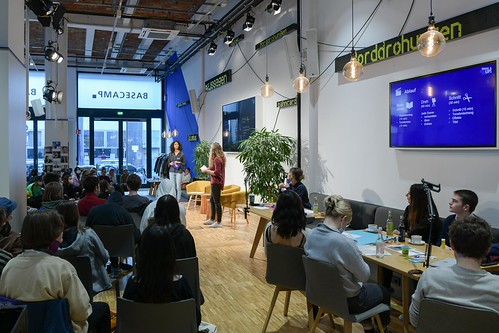 Foto 65 von 121: BASECAMP Themenwoche: „WAKE UP!“ Cybermobbing Workshop (29.10.2021)