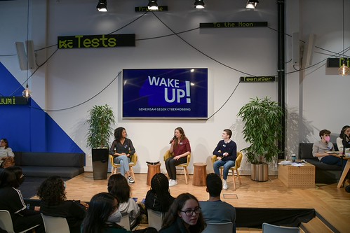 Foto 106 von 121: BASECAMP Themenwoche: „WAKE UP!“ Cybermobbing Workshop (29.10.2021)