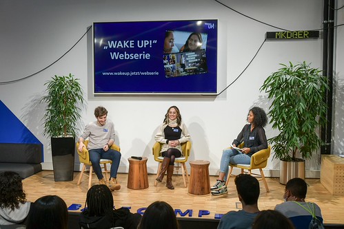 Foto 32 von 121: BASECAMP Themenwoche: „WAKE UP!“ Cybermobbing Workshop (29.10.2021)