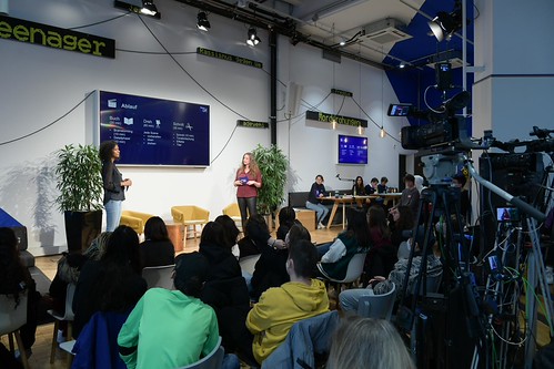 Foto 45 von 121: BASECAMP Themenwoche: „WAKE UP!“ Cybermobbing Workshop (29.10.2021)