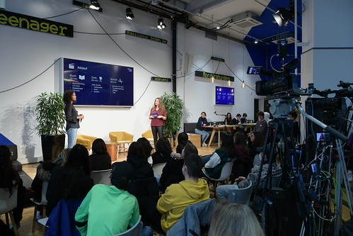 Foto 45 von 121: BASECAMP Themenwoche: „WAKE UP!“ Cybermobbing Workshop (29.10.2021)