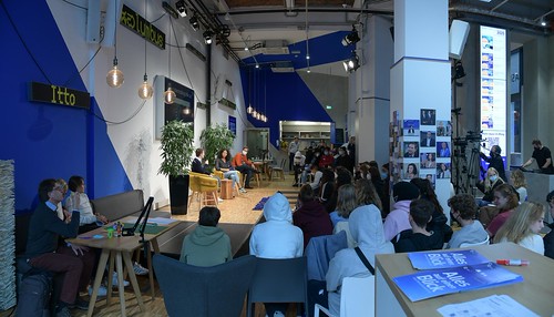 Foto 41 von 121: BASECAMP Themenwoche: „WAKE UP!“ Cybermobbing Workshop (29.10.2021)