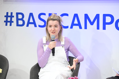 Foto 1 von 31: BASECAMP Themenwoche: Digitale Gewalt gegen Mädchen und junge Frauen (10.10.2022)