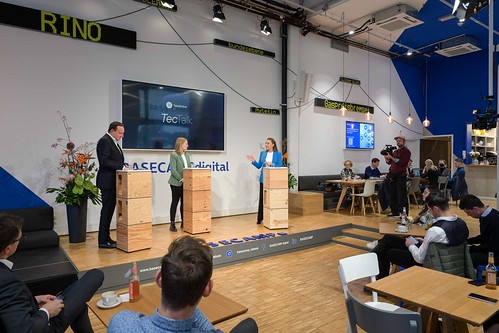 Foto 1 von 31: BASECAMP Themenwoche: Im Gespräch mit der Generation Zukunft – Gehen Digitalisierung und Nachhaltigkeit Hand in Hand? (11.10.2022)