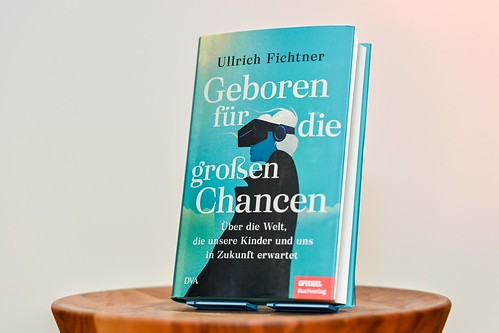 Foto 14 von 42: BASECAMP Trend2Go!: Buchvorstellung mit Ullrich Fichtner (15.02.2024)