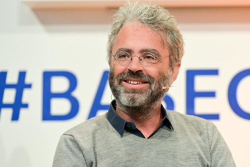 Foto 28 von 30: BASECAMP Nachgefragt!: Buchvorstellung "Die verwundbare Demokratie" (23.07.2024)