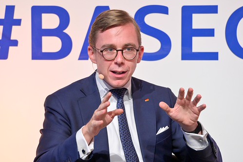 Foto 42 von 51: BASECAMP FishBowl: Jugenddialog 2.0 über den Einfluss von TikTok, Instagram & Co. auf unsere Demokratie (10.09.2024)