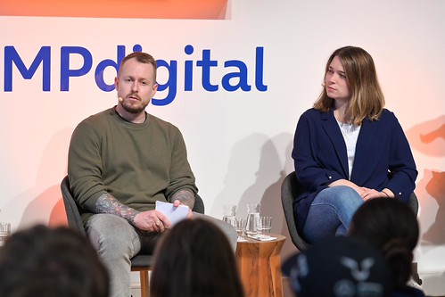 Foto 32 von 51: BASECAMP FishBowl: Jugenddialog 2.0 über den Einfluss von TikTok, Instagram & Co. auf unsere Demokratie (10.09.2024)