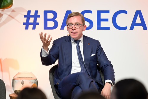 Foto 16 von 51: BASECAMP FishBowl: Jugenddialog 2.0 über den Einfluss von TikTok, Instagram & Co. auf unsere Demokratie (10.09.2024)