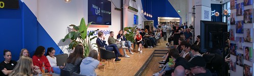 Foto 8 von 51: BASECAMP FishBowl: Jugenddialog 2.0 über den Einfluss von TikTok, Instagram & Co. auf unsere Demokratie (10.09.2024)