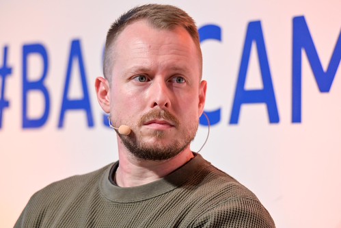 Foto 44 von 51: BASECAMP FishBowl: Jugenddialog 2.0 über den Einfluss von TikTok, Instagram & Co. auf unsere Demokratie (10.09.2024)