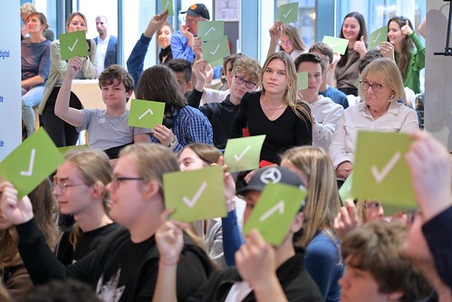 Foto 6 von 51: BASECAMP FishBowl: Jugenddialog 2.0 über den Einfluss von TikTok, Instagram & Co. auf unsere Demokratie (10.09.2024)
