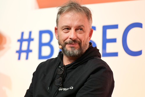 Foto 34 von 47: BASECAMP_Debate: Die Zukunft der digitalen Identitäten – wie bekommen wir Deutschland digital? (20.11.2024)