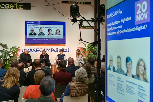 Foto 29 von 47: BASECAMP_Debate: Die Zukunft der digitalen Identitäten – wie bekommen wir Deutschland digital? (20.11.2024)
