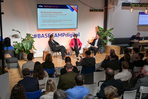 Foto 2 von 114: VDA Startup Synergy 2024: Startups made in Germany – Wie wettbewerbsfähig sind wir? (02.12.2024)