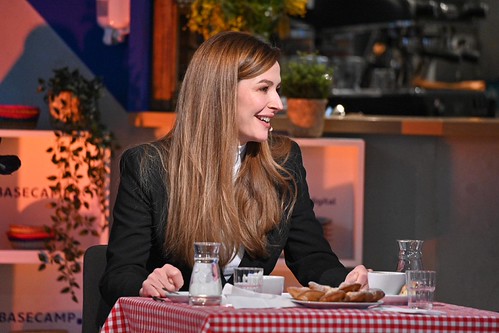 Foto 10 von 37: BASECAMP Kitchen Talk: Katrin Bauerfeind im Gespräch mit Felix Banaszak (12.02.2025)