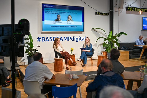 Foto 23 von 38: BASECAMP Trend2Go!: KI ist wie ein Exoskelett für das Denken – wie unterstützen uns Maschinen beim Leben und Arbeiten? (05.06.2025)