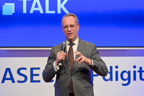 Foto 7 von 23: UdL Digital Talk mit Alexander Schweitzer und Lena Weirauch: Kollege KI ist da – Wie kommen wir durch den Kulturwandel? (16.10.2025)