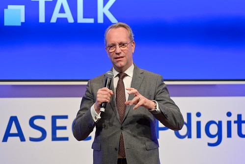 Foto 7 von 23: UdL Digital Talk mit Alexander Schweitzer und Lena Weirauch: Kollege KI ist da – Wie kommen wir durch den Kulturwandel? (16.10.2025)