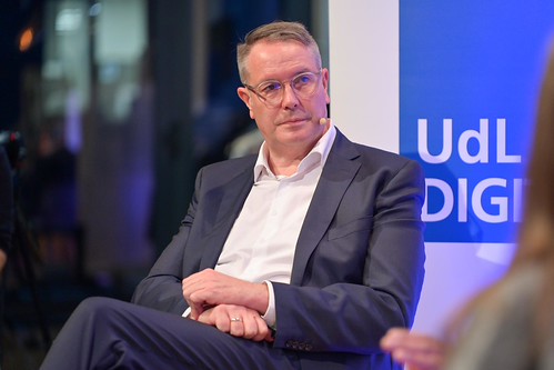 Foto 13 von 23: UdL Digital Talk mit Alexander Schweitzer und Lena Weirauch: Kollege KI ist da – Wie kommen wir durch den Kulturwandel? (16.10.2025)