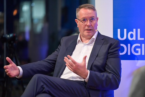 Foto 14 von 23: UdL Digital Talk mit Alexander Schweitzer und Lena Weirauch: Kollege KI ist da – Wie kommen wir durch den Kulturwandel? (16.10.2025)