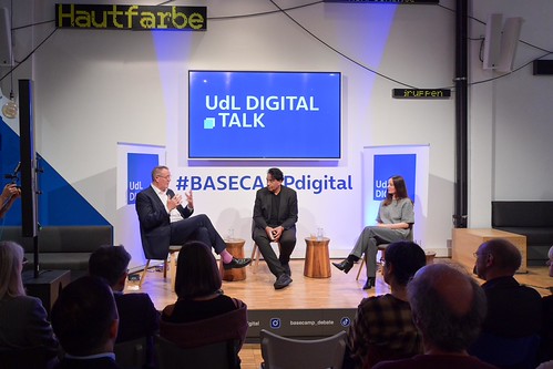 Foto 18 von 23: UdL Digital Talk mit Alexander Schweitzer und Lena Weirauch: Kollege KI ist da – Wie kommen wir durch den Kulturwandel? (16.10.2025)
