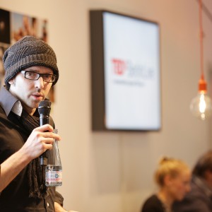 Thomas Schindler von TEDxBerlin eröffnet den Abend