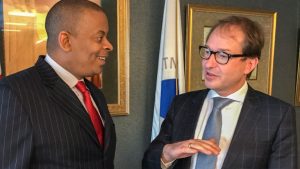 BM Alexander Dobrindt und sein US-Amtskollege Anthony Foxx, Foto BMVI