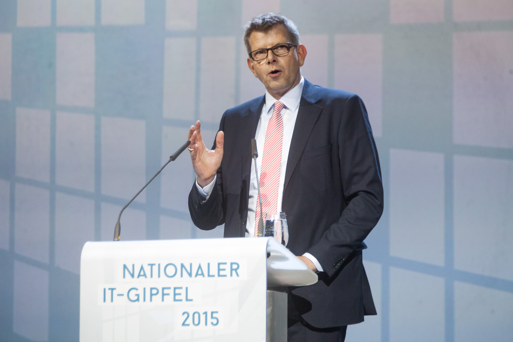 Thorsten Dirks, BITKOM Präsident und Telefónica CEO, bei seiner Rede auf dem Nationalen IT-Gipfel, (c) BITKOM