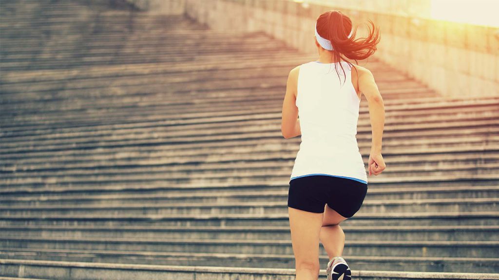 Frau Joggen Treppe shutterstock