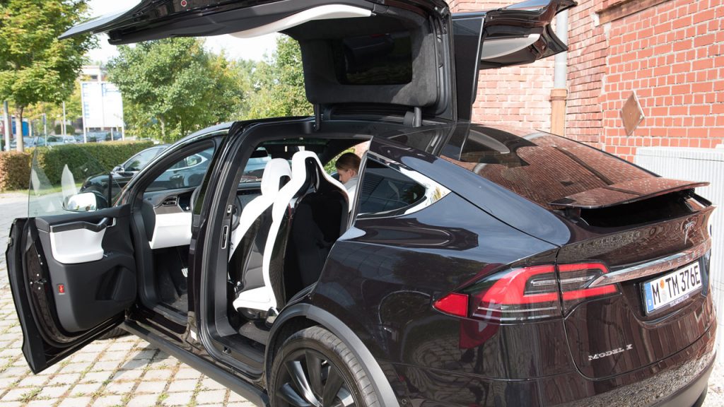 E-Flitzer mit 7 Sitzen: Tesla Model X