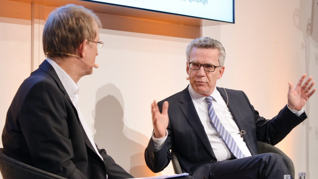 Data Debates 1 Dr. Thomas de Maizière