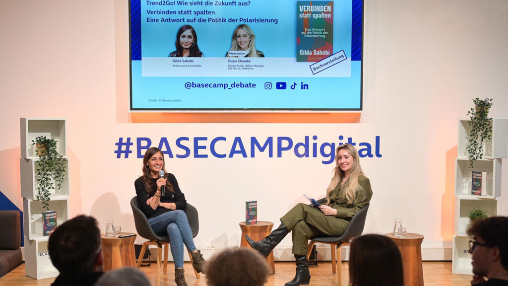 Gilda Sahebi und Fiene Oswald | Foto: Henrik Andree