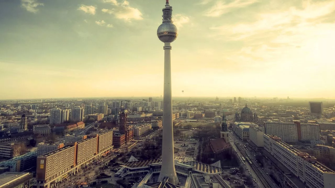 Skyline Berlin shutterstock