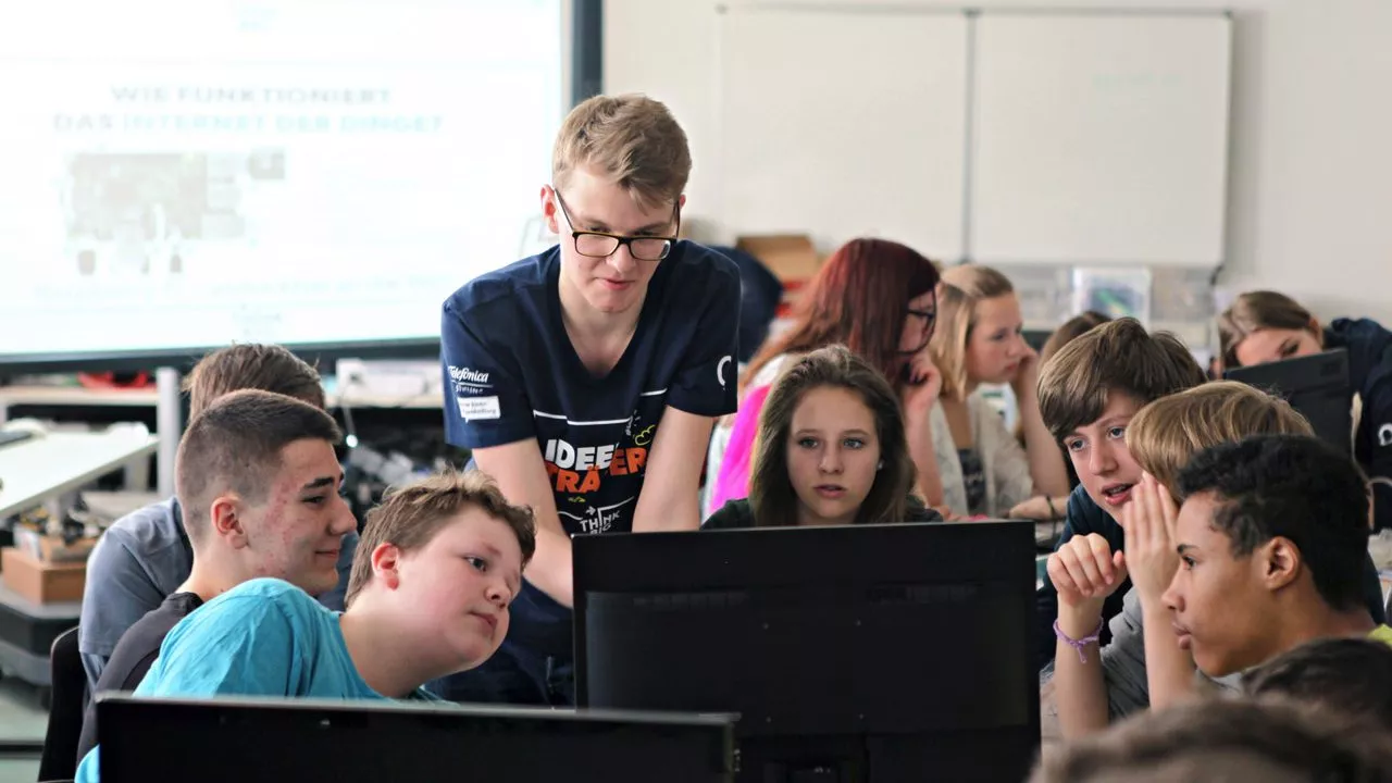 Think Big Tour 2016: Jonas erklärt den virtuellen Klassenraum