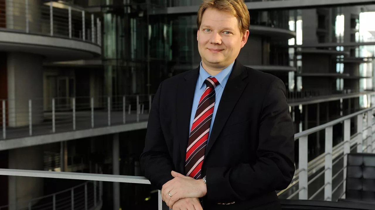 portrait-presse-sven-holmerin-1500x984