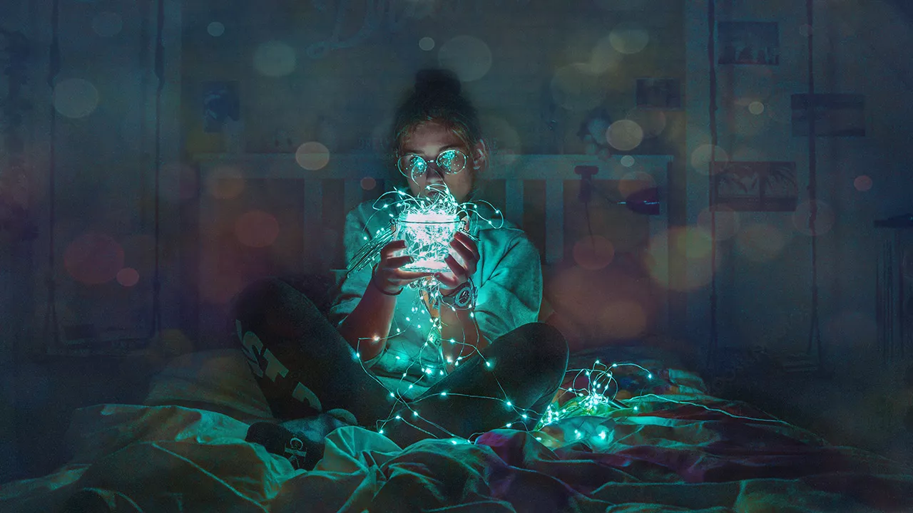 unsplash Max Felner Lampe Lichterkette Licht