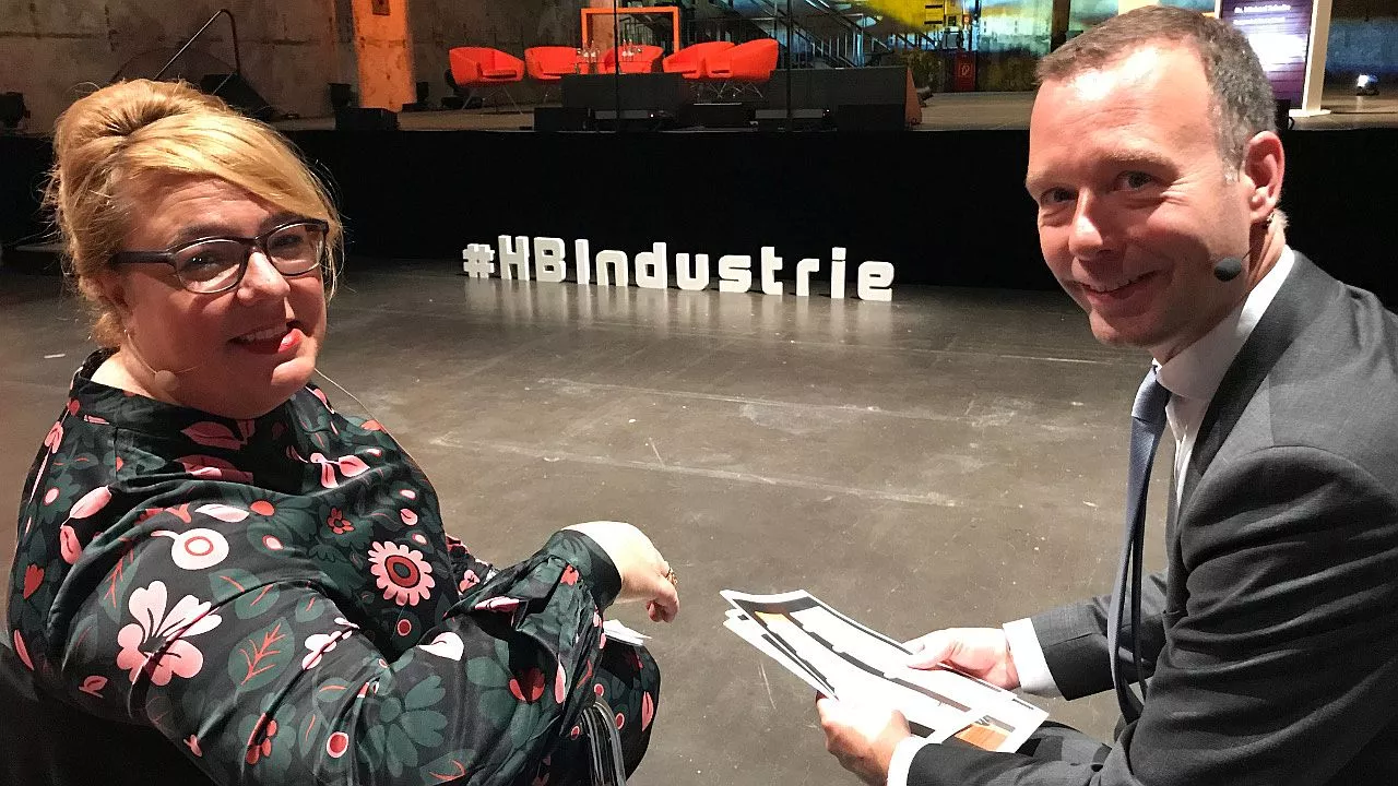 Vorstandsmitglied Valentina Daiber mit dem Handelsblatt-Chefredakteur Sven Afhüppe. | Foto: Telefónica Deutschland