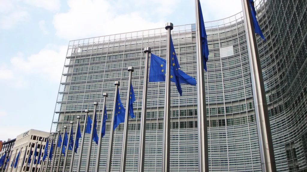 pixabay-Jai79-eu-kommission-bruessel-fahnen-berlaymont-1232430-1280x720