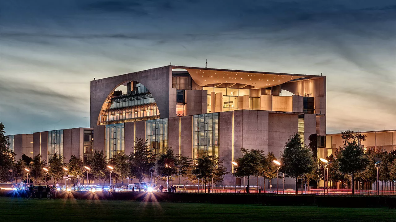 Pixabay-LoboStudioHamburg-637999-Bundeskanzleramt-Regierung-Berlin-1280x720